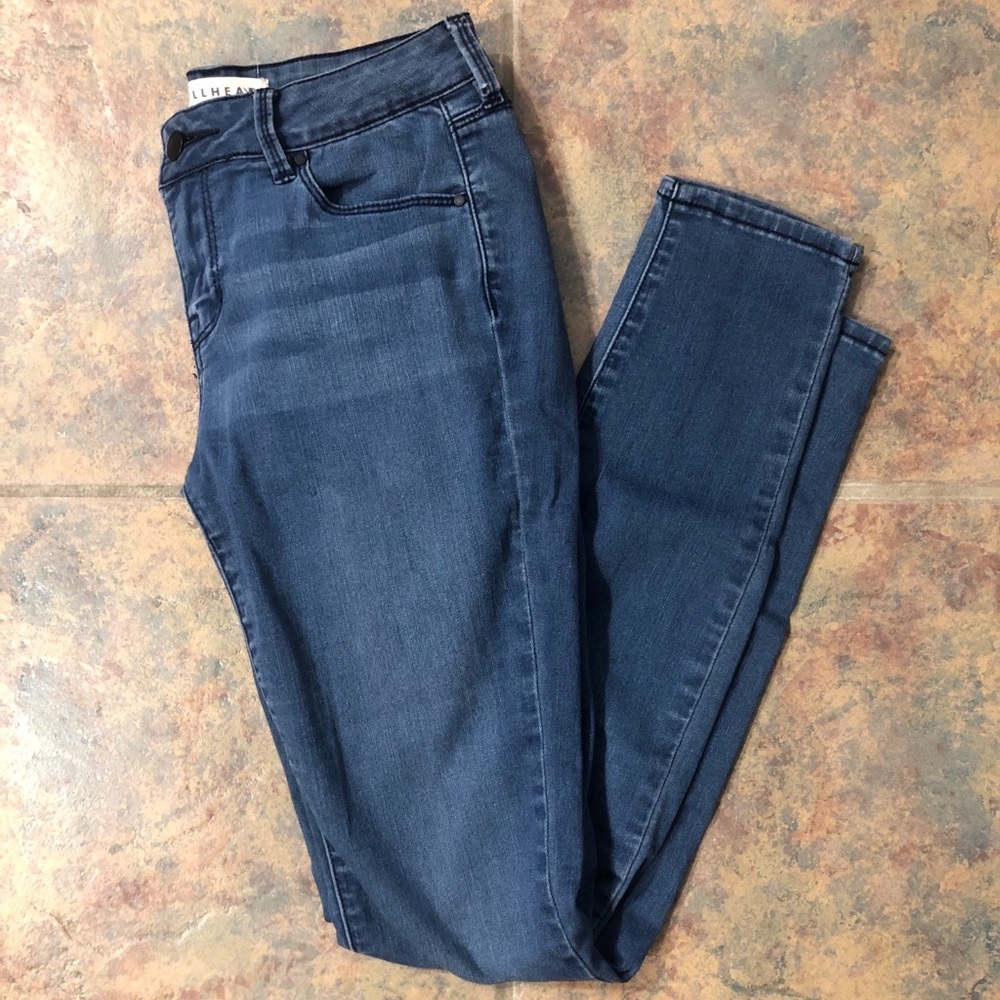 [bullhead] size 26 low rise skinniest jeans